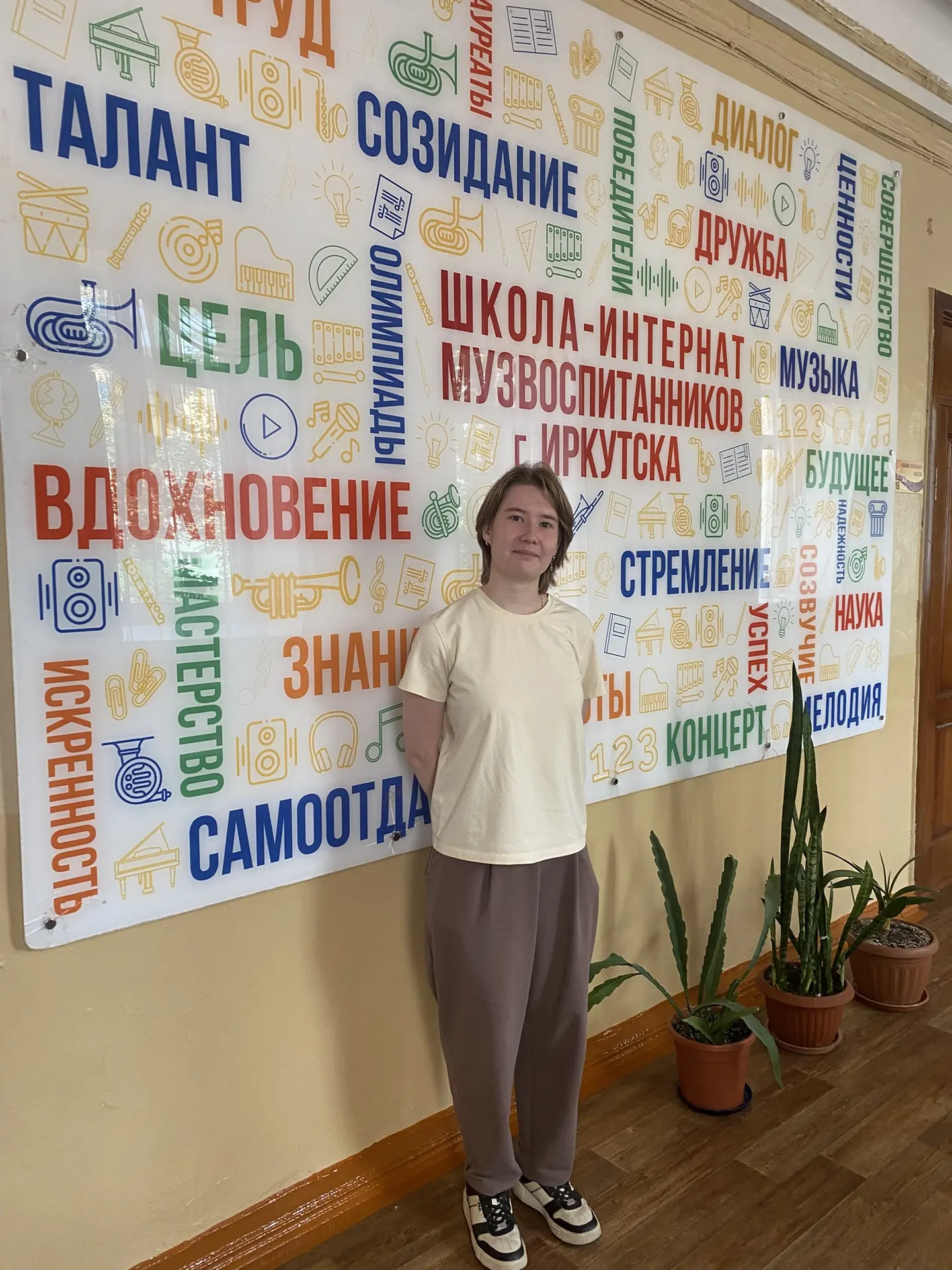 👍 Здорово,когда в школу заглядывают выпускники!
