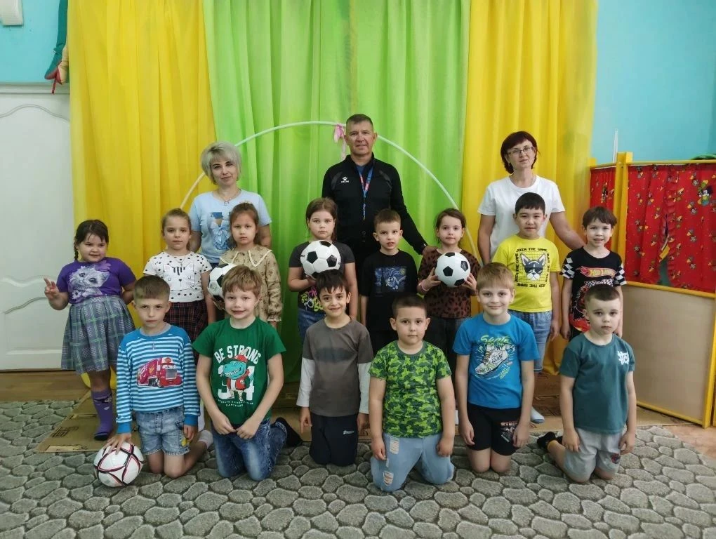 Футбол в детском саду: весело и с пользой!