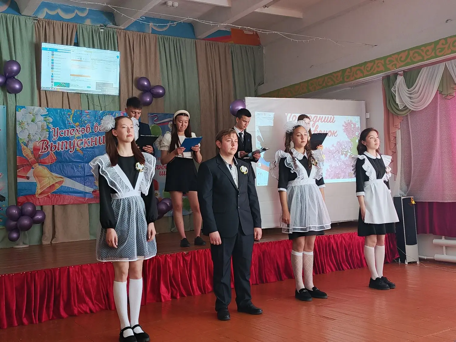💁🏼‍♀️ В нашей школе 26 мая после торжественной линейки обучающиеся 10 класса с классн...