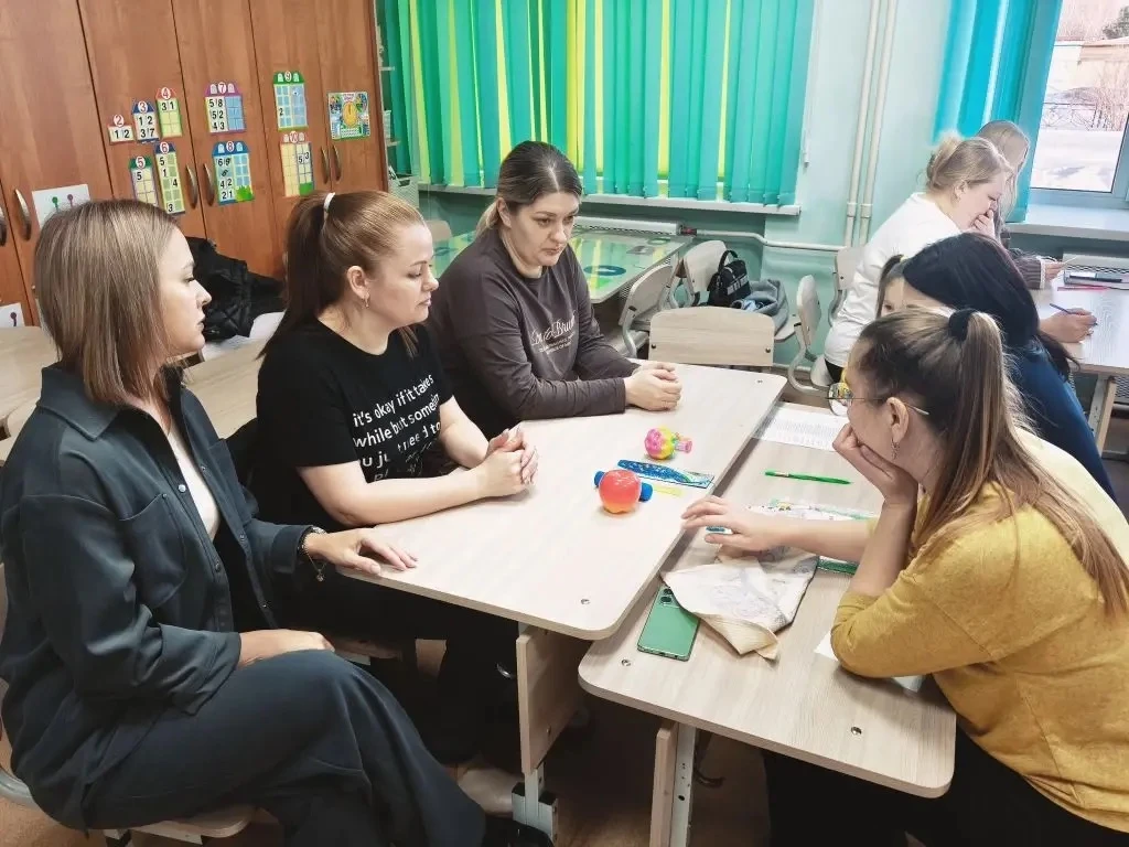 27 марта в 1 "А" классе прошло очередное родительское собрание. Обсуждались актуальные вопросы, связ