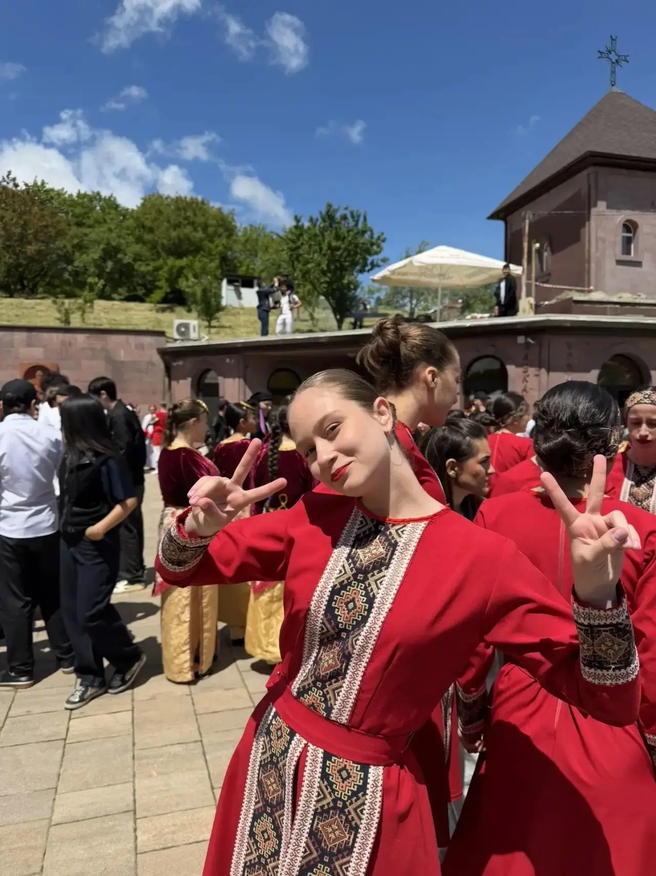 🕊 ДОБРЫЕ ДЕЛА РУКАМИ СТУДЕНТОВ АКСУ! 🕊

☀🌿 В один из дней важного голосования на территории армян