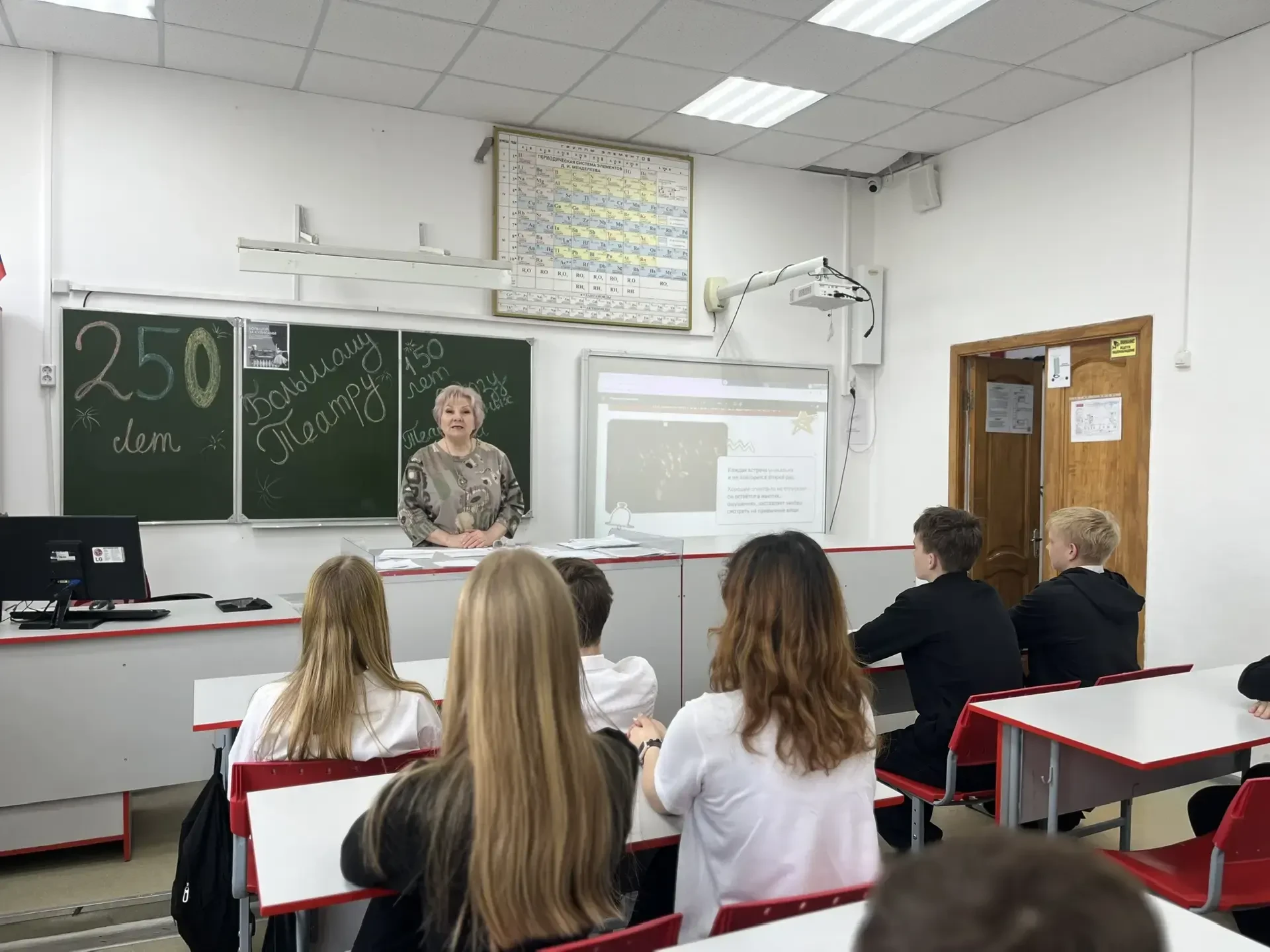 Разговоры о важном 🇷🇺  Новая учебная неделя, по традиции, в нашей школе началась с линейки, посвящен