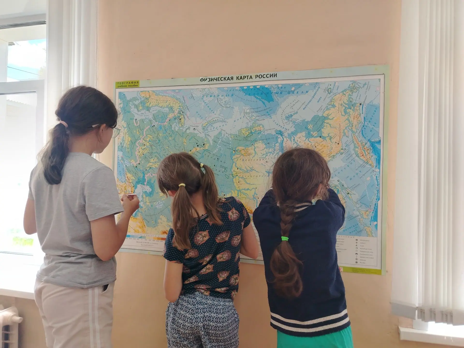 В нашем лагере к Дню России прошёл увлекательный квест «Коды России»! Учащиеся с большим интересом п