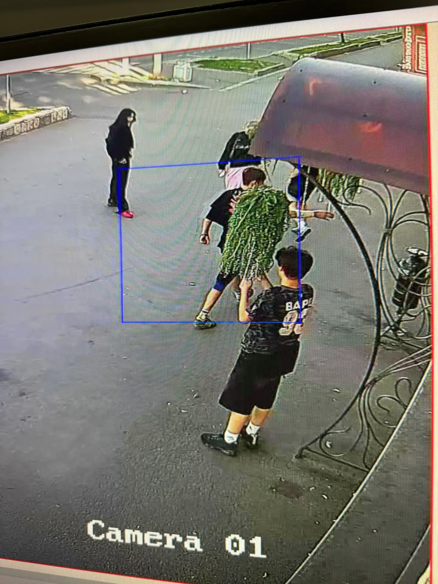 Уважаемые родители подростков, которые совершили хулиганство и испортили частную собств...