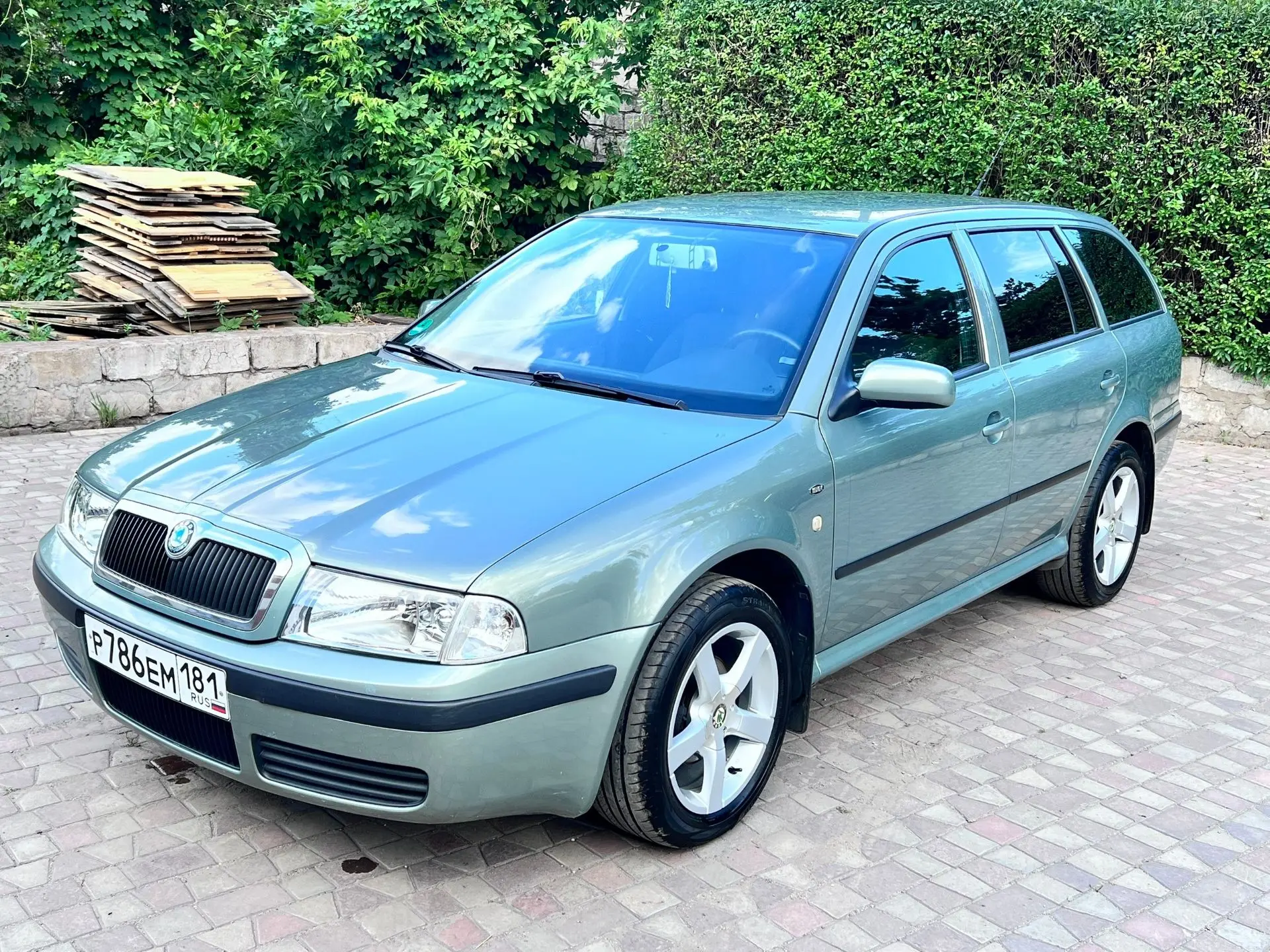Продам живую Octavia Tour 2003