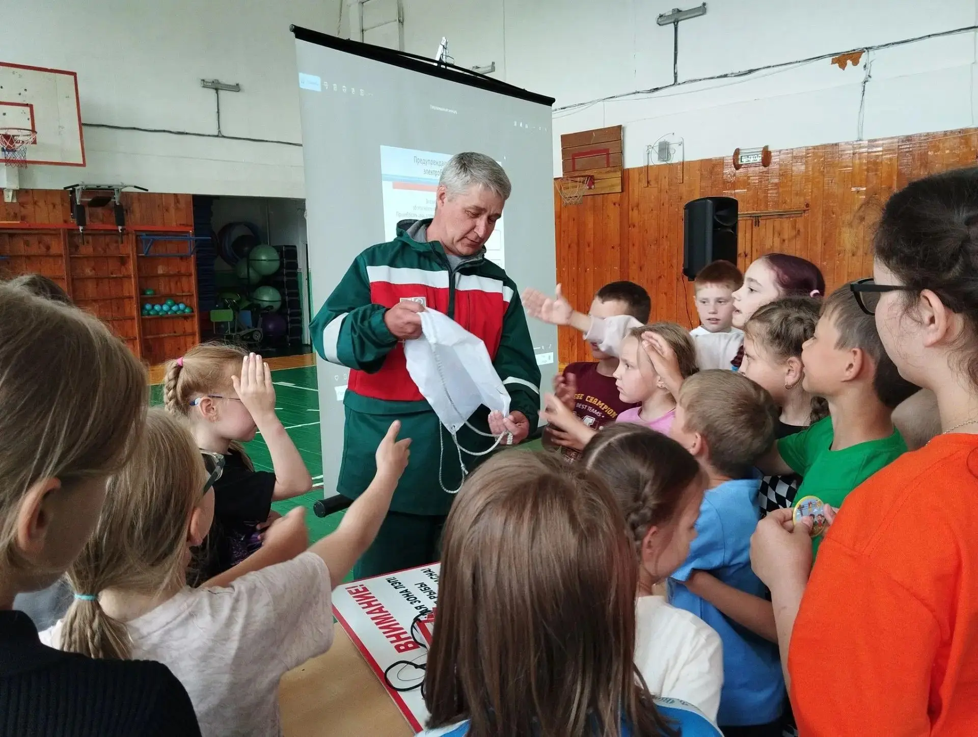 ⚡Электричество не прощает ошибок: урок безопасности в летнем лагере

🗓17 июня в нашем лагере «Улыбк