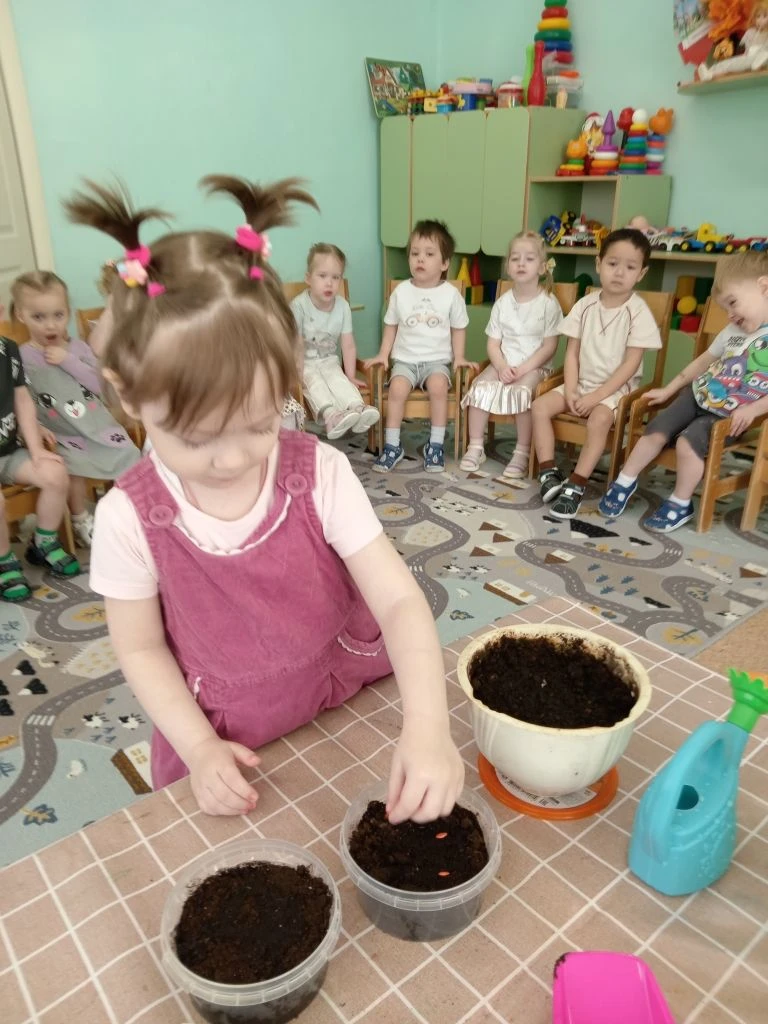 📢 Участие в межрегиональной акции «Огород на окне» Воспитанники второй младшей группы нашего детског