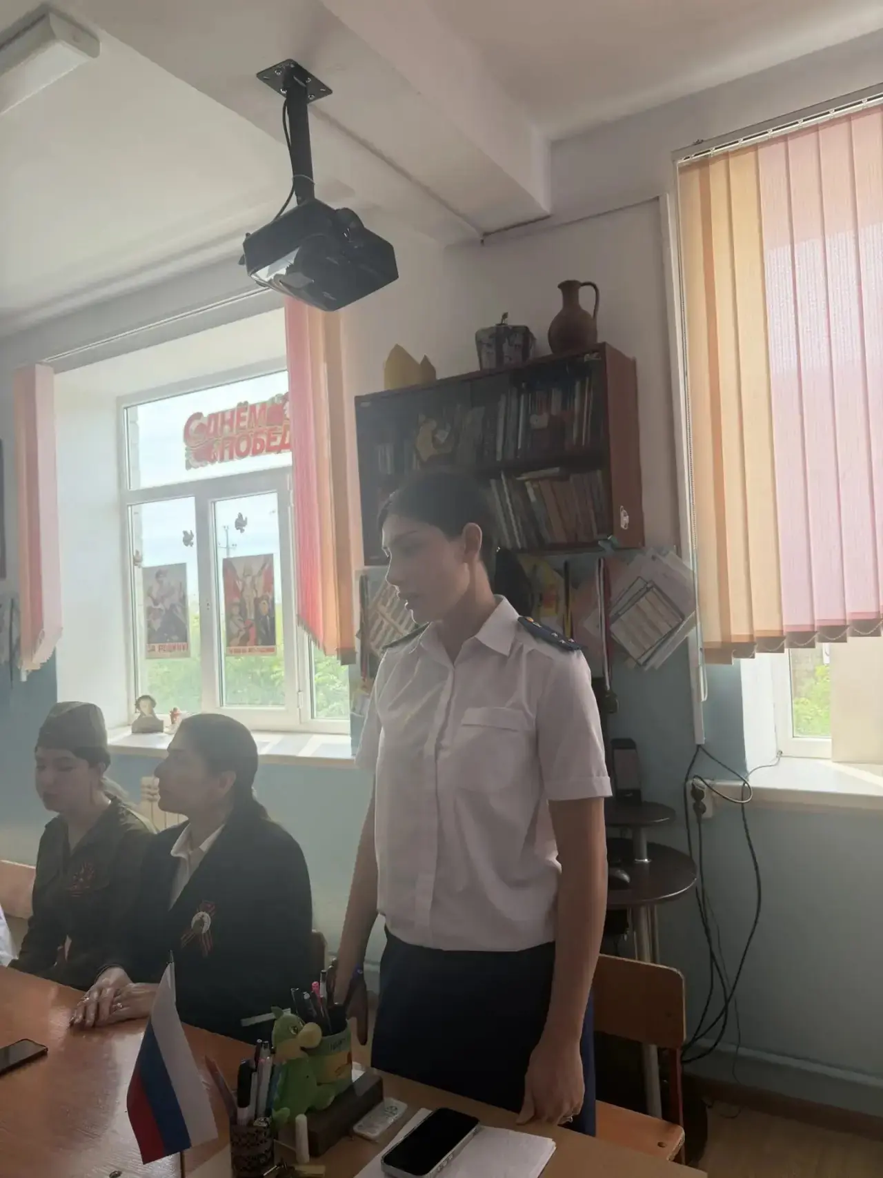 В 11 «А» классе МБОУ «СОШ 12» прошёл классный час «Память народа жива»  8 мая 2026 года классный рук