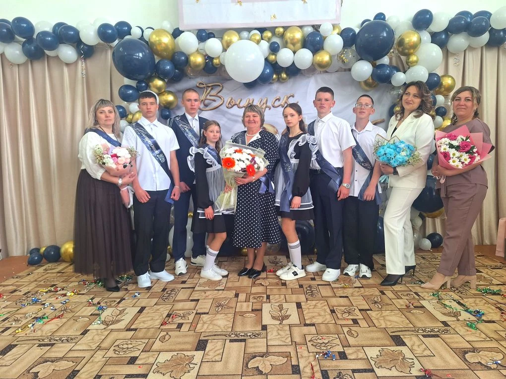 🎓🔔🎈 Праздник последнего звонка в трогательно, торжественно и красиво!🎓🎈🔔

В Сухонойской школе 