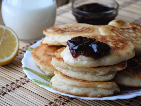 🥞 Оладьи на воде без яиц и дрожжей

Ингредиенты

• Мука пшеничная – 200 г
• Разрыхлитель – 1 ч. л. 
