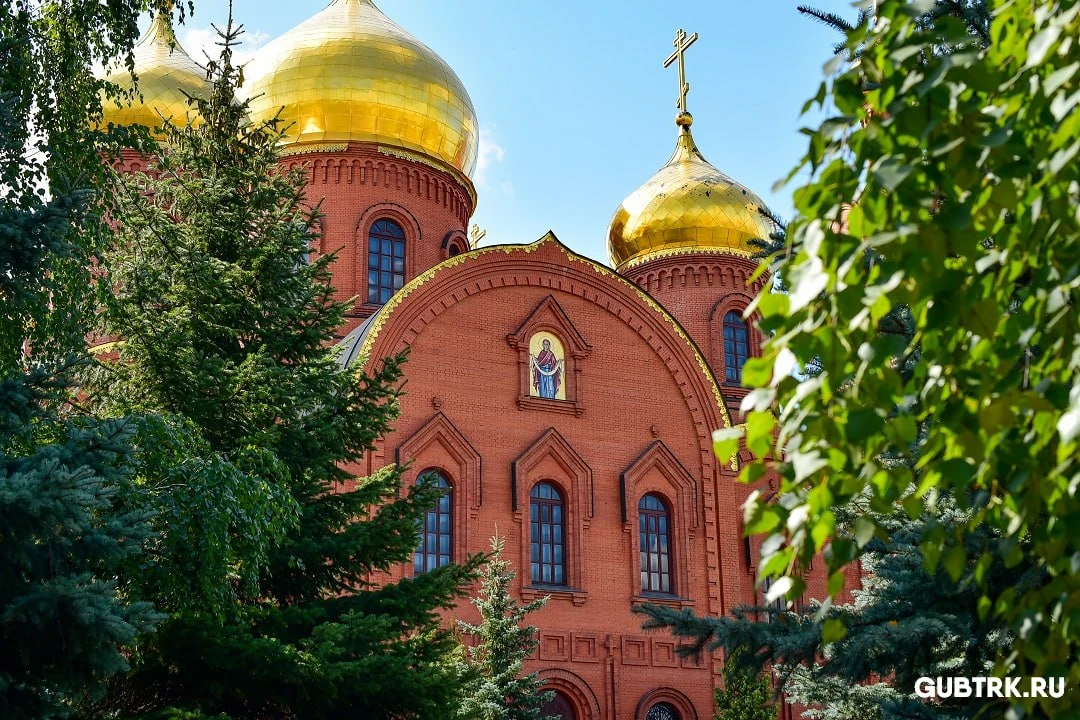 В Губкинском краеведческом музее открылась архивная выставка к юбилею Спасо-Преображенс...