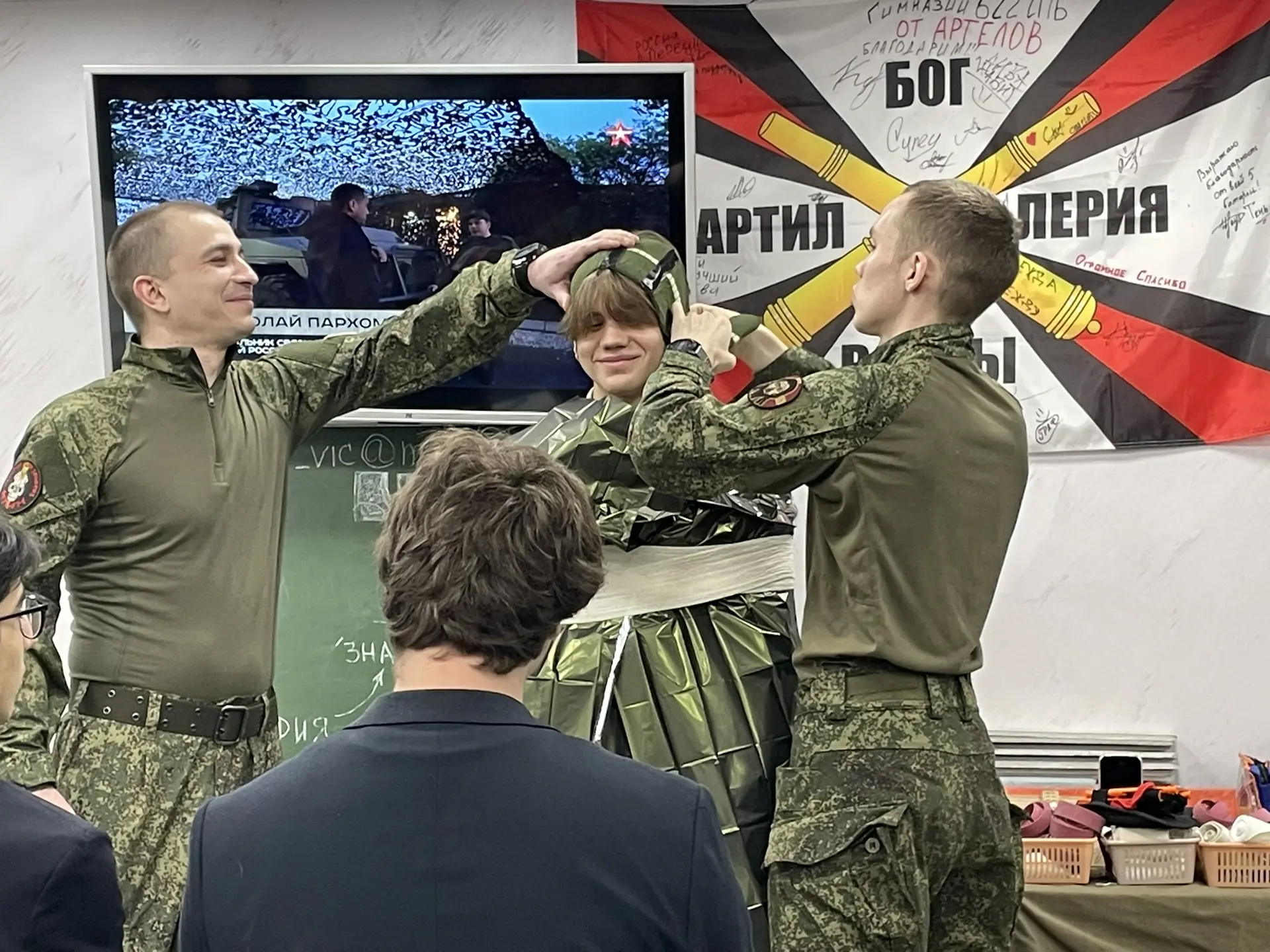 ⚕️Мастер-классы по тактической медицине от бойцов СВО!  Сегодня 10-е классы Гимназии 622 получили ун