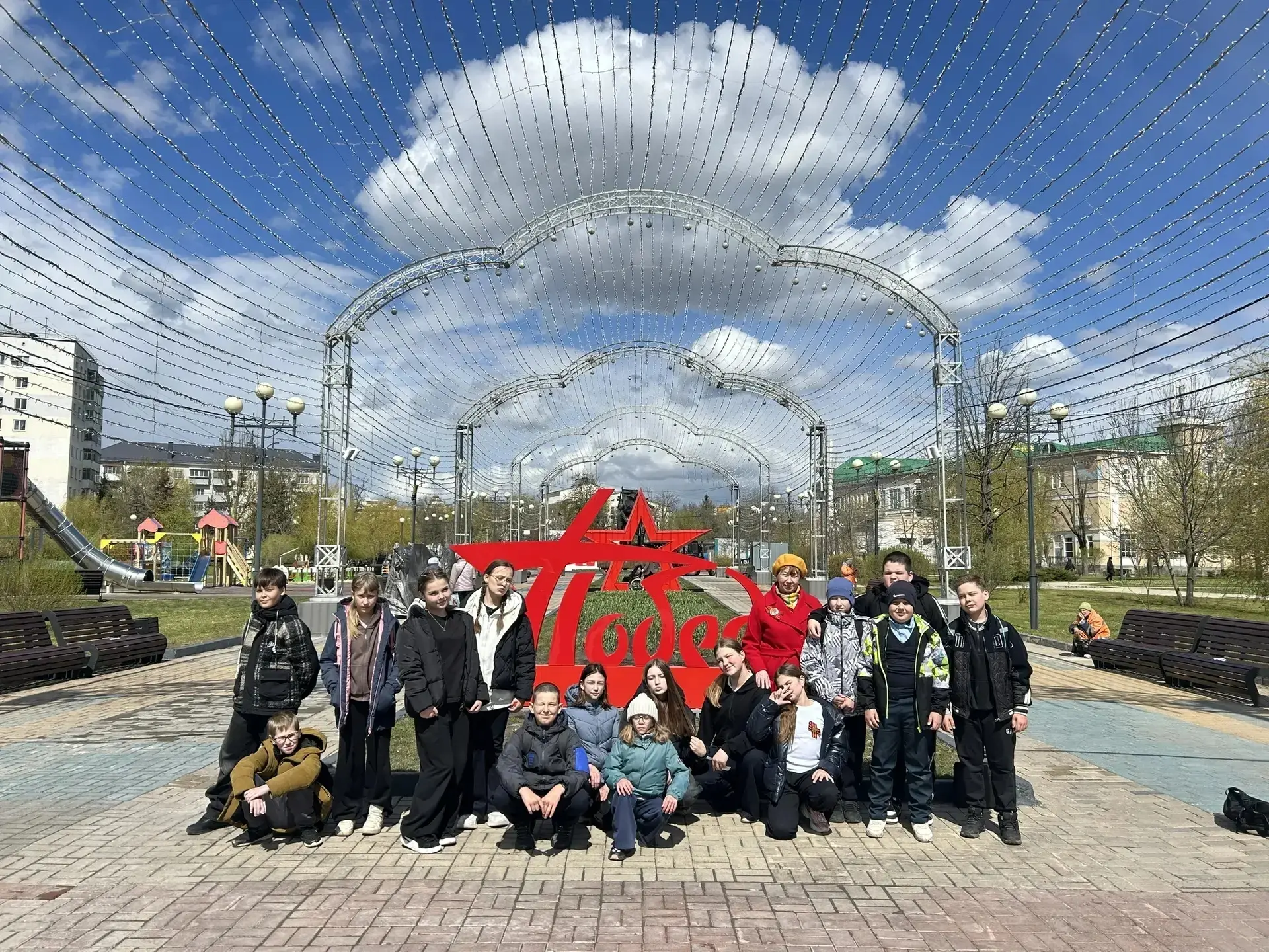 «Поклонимся великим тем годам» – под таким девизом прошёл классный час в 5А классе.   Ребята со свои