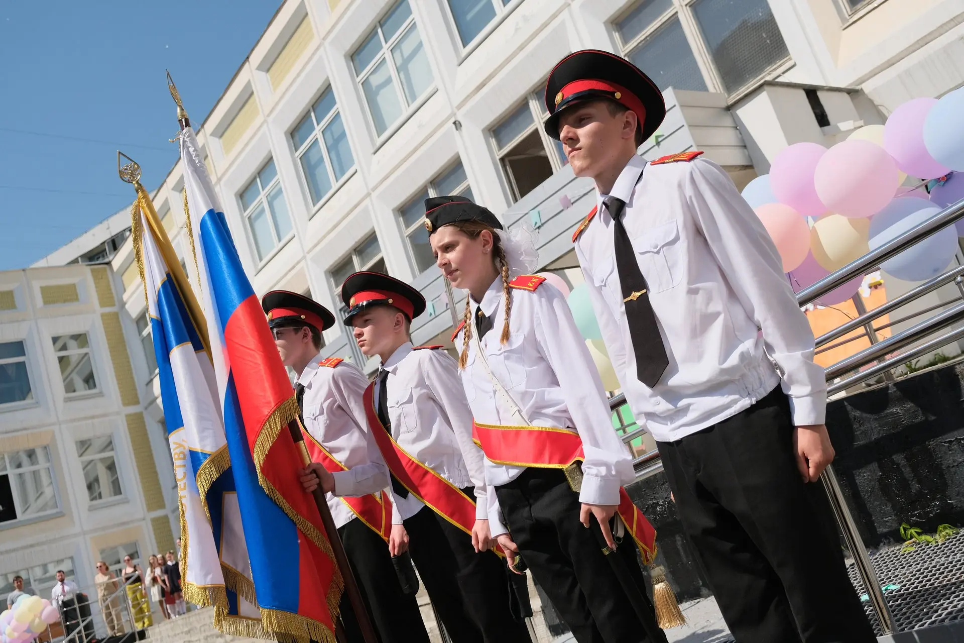 🎓 Прощай, начальная школа!  Сегодня во дворе школы звучали песни, кружился вальс и сверкали улыбки. 