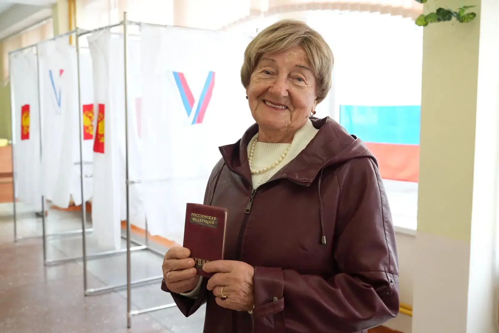 Кемеровская долгожительница посетила избирательный участок в 90 лет