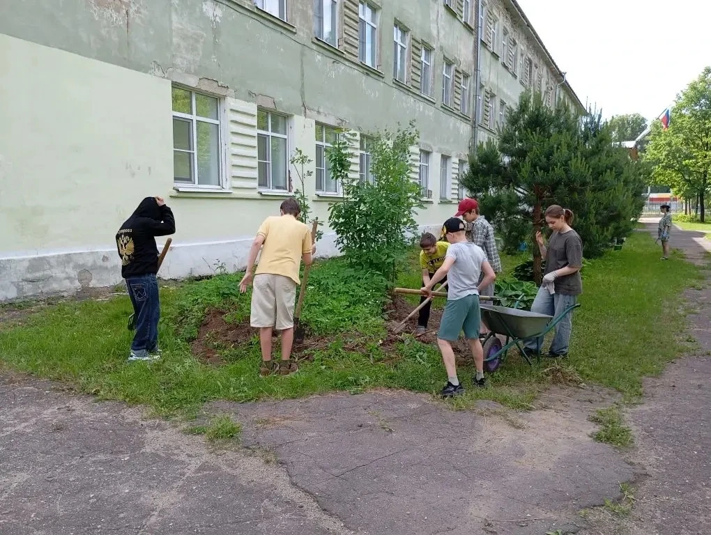 🌺 #РодинойГоржусь: цветы в честь Дня России
