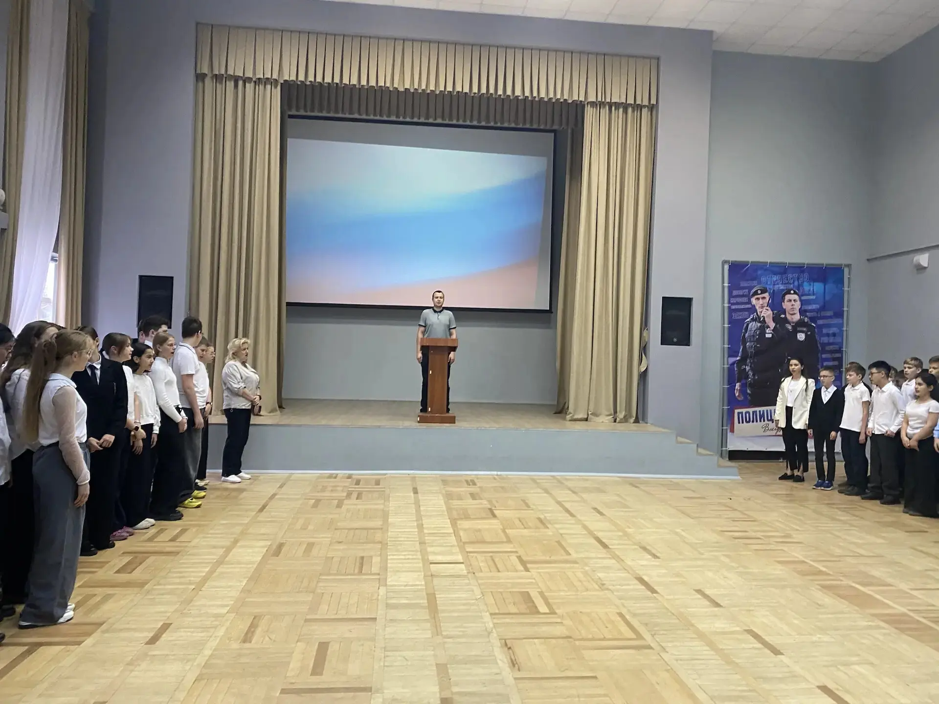 🇷🇺 Седьмая  учебная неделя 4 четверти в лицее началась с торжественной линейки.  🇷🇺По итогам седьмой
