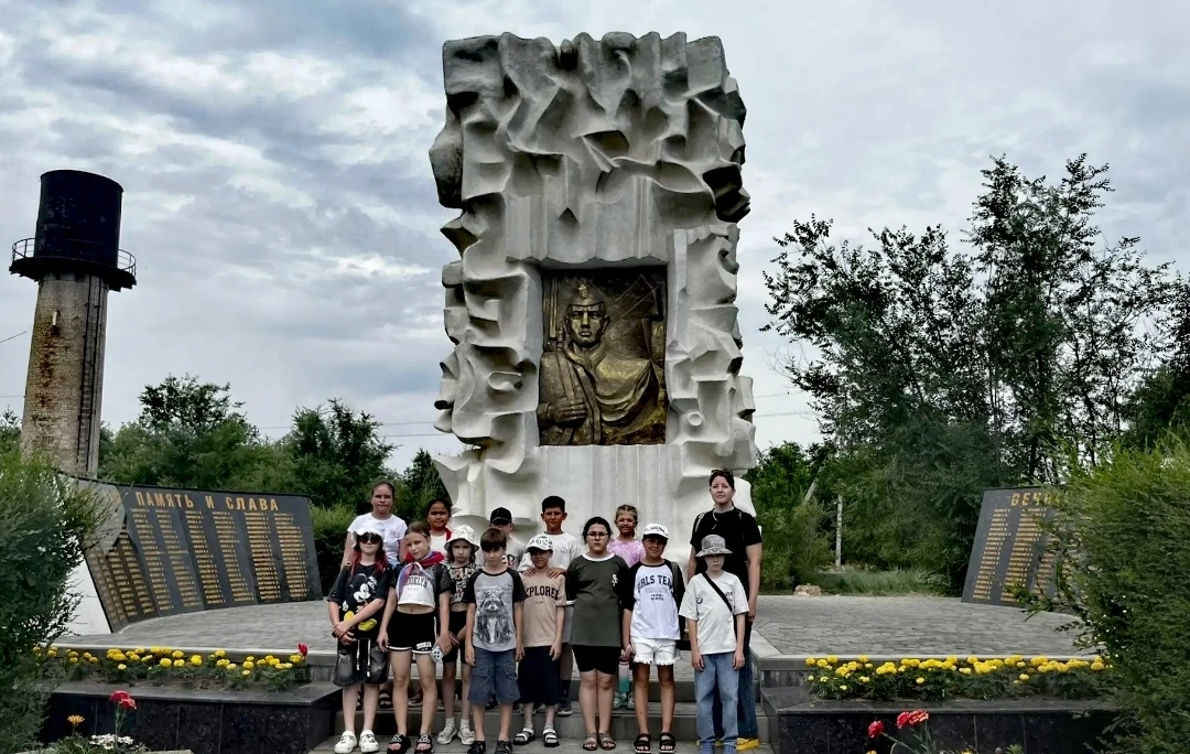 День, который объединяет поколения: наша школа чтит память Героев⭐⭐⭐

В День памяти и скорби наша шк