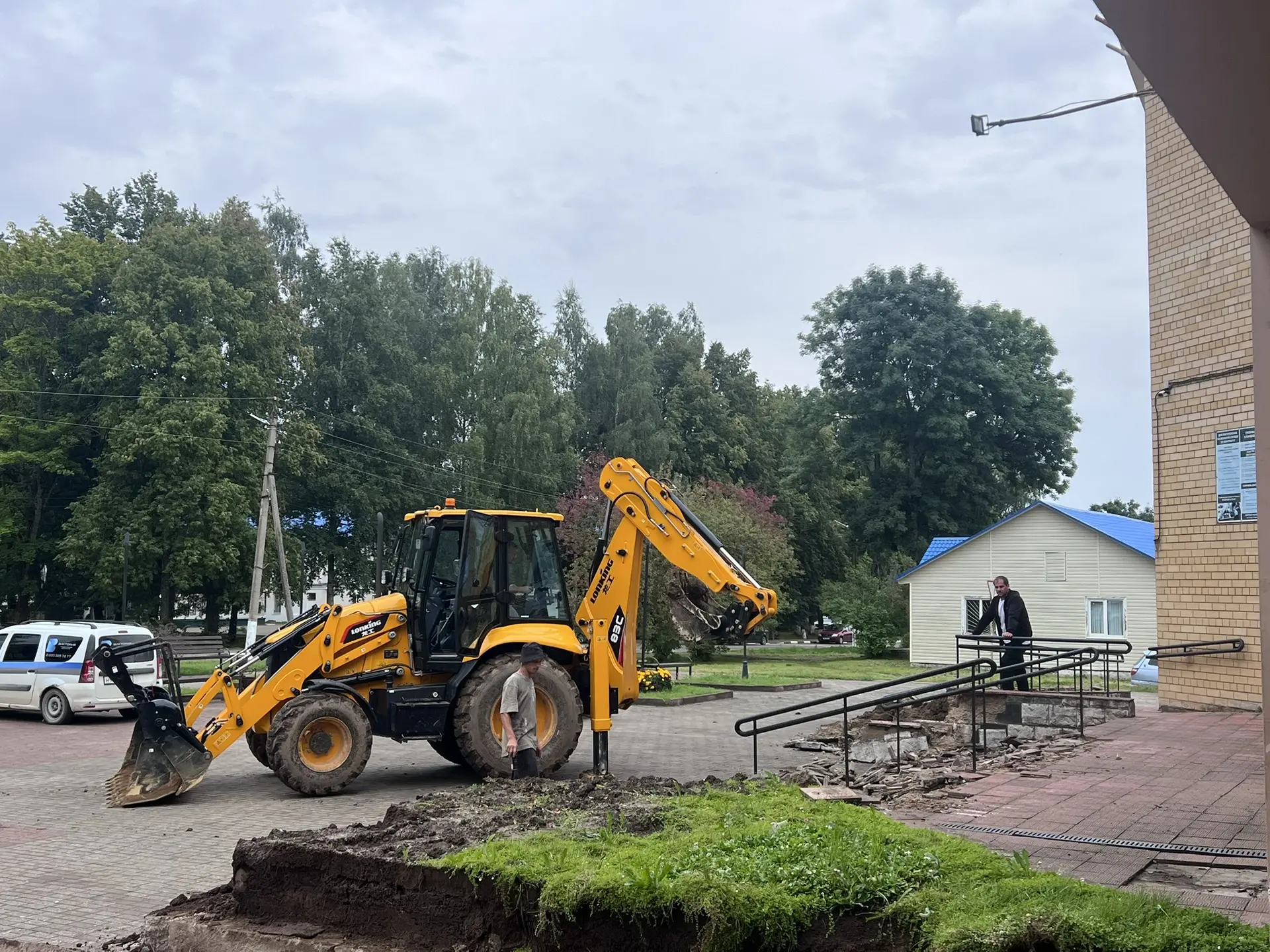 Внимание, односельчане! Начинается большая стройка: обновляем наш Дом культуры 🏛️
