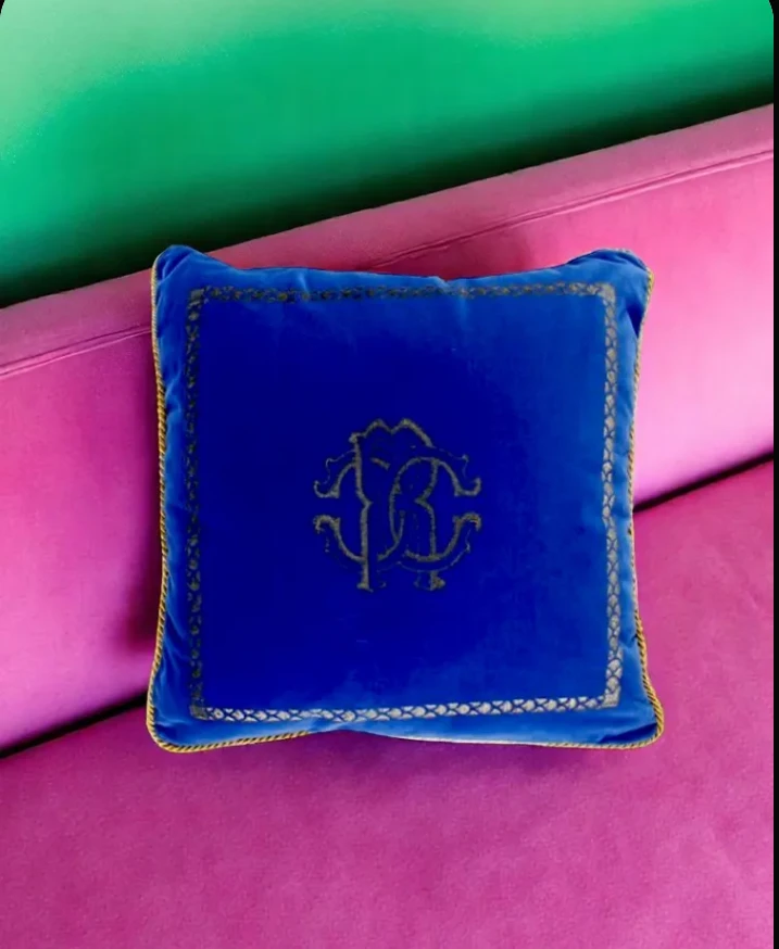 💙ROBERTO CAVALLI HOME — ДЕКОРАТИВНАЯ БАРХАТНАЯ ПОДУШКА ✨

Декоративная подушка Roberto Cavalli — эт