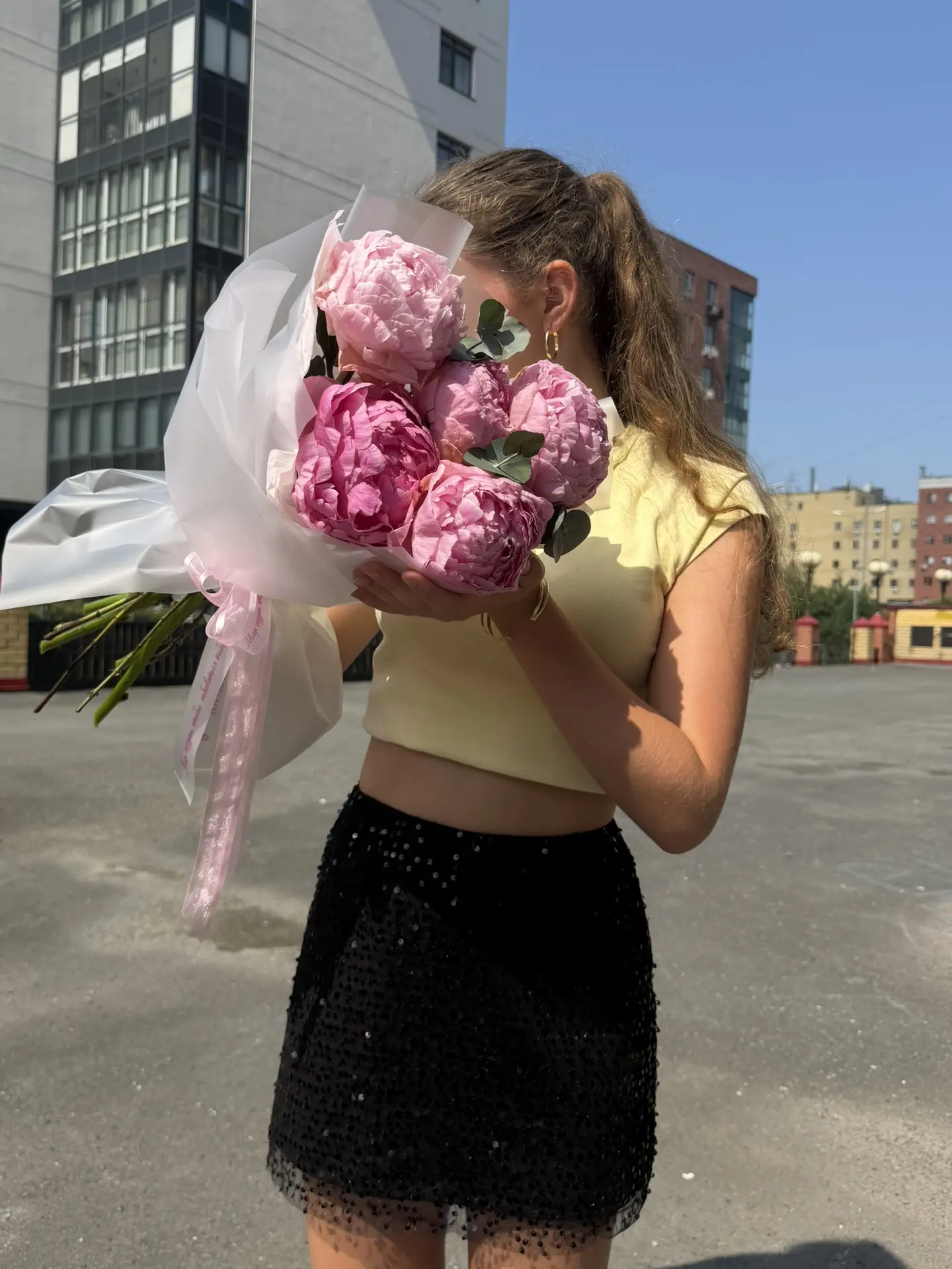 🌸 Пионы не в сезон? Да, это реальность!
Кажется, что время этих пышных, ароматных бутонов давно про