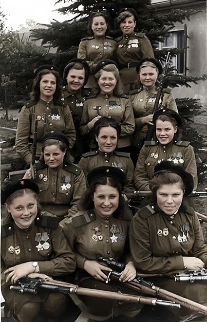 Советские снайперы. Более 800 пораженных целей на одном фото. 1945 г.