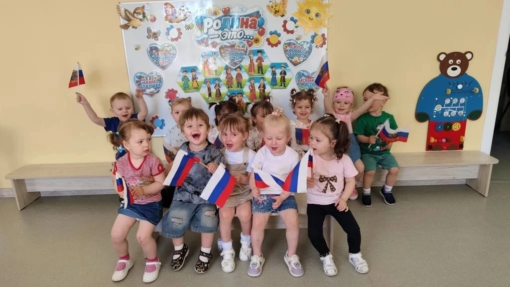Наш День России в группе   "Карапузики" получился невероятно звонким и весёлым!🇷🇺🎉🇷🇺🎉 Сначала 