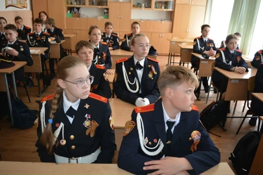 В нашей школе накануне Дня Победы состоялась особенная встреча: ученики 7-Кадетского класса пообщали