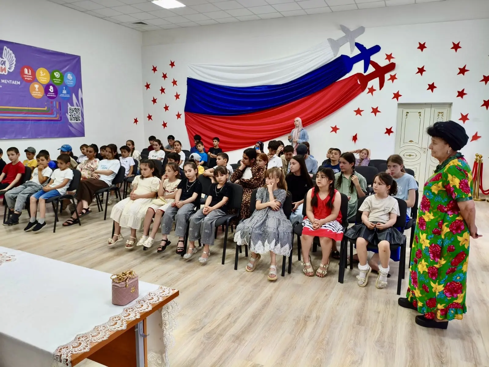 Сегодня наш лагерь с радостью принимал гостей! К нам с визитом приехали сотрудники городской библиот