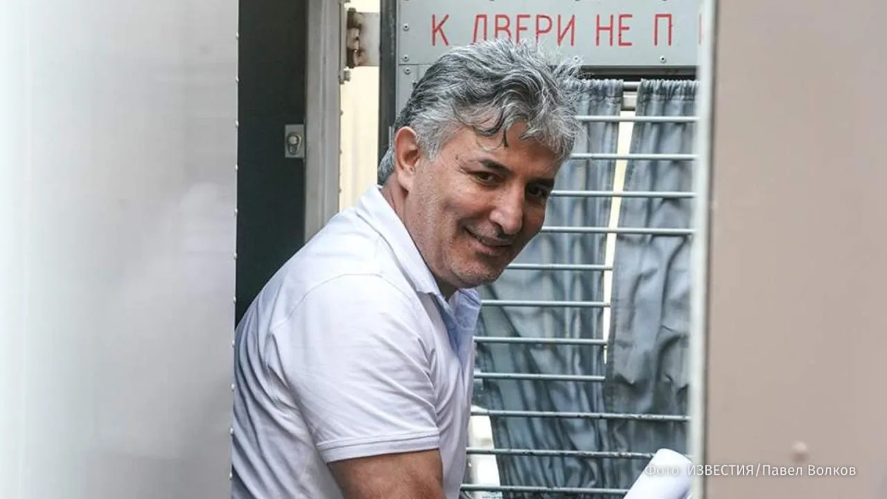 Сын экс-адвоката Эльмана Пашаева арестован по делу о крупном мошенничестве, сообщил источник РЕН ТВ.