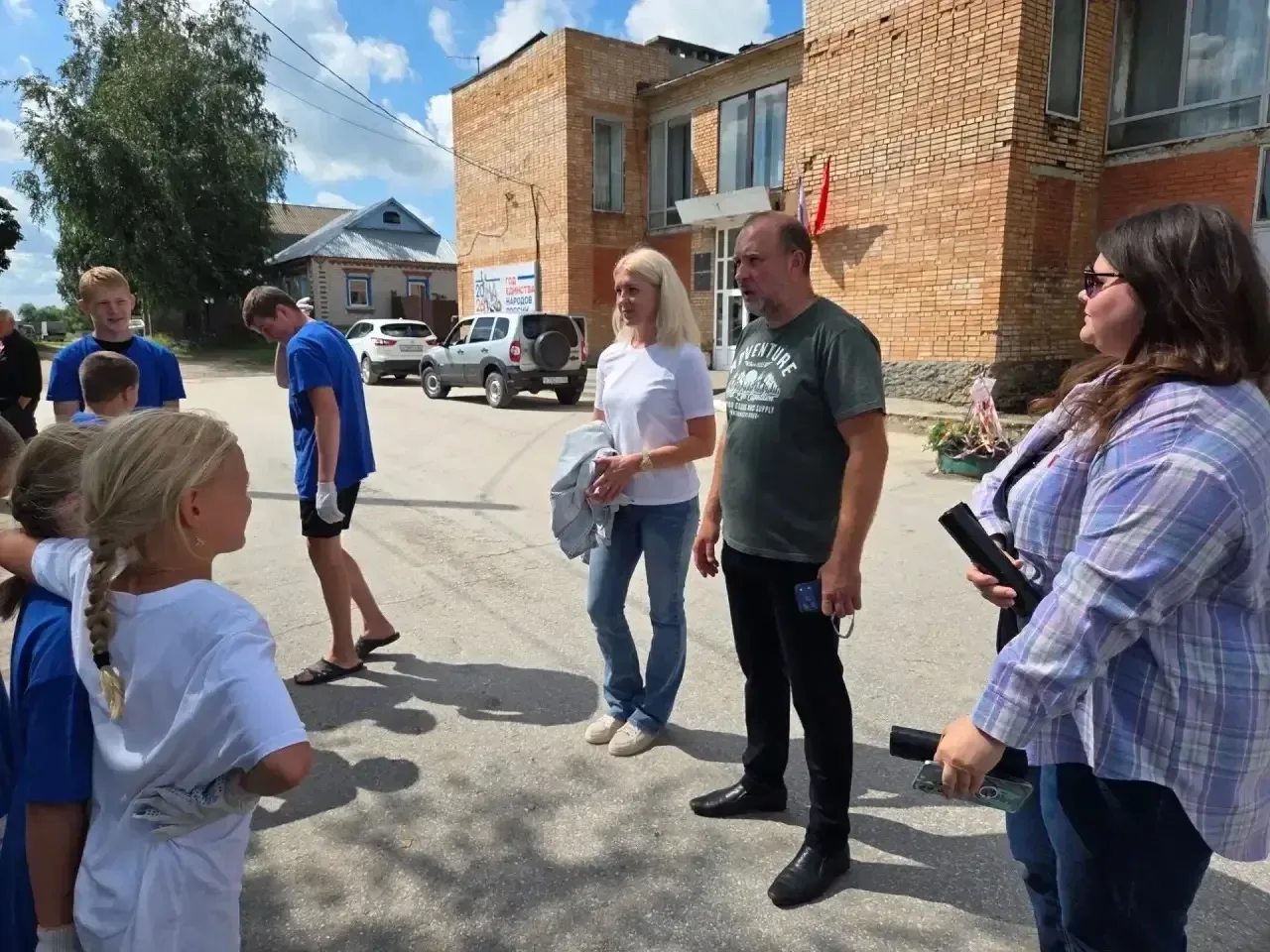 💚 ТВОРИ ДОБРО 💚

Волонтёры Заокской средней школы под руководством директора школы Воробьевой Елен