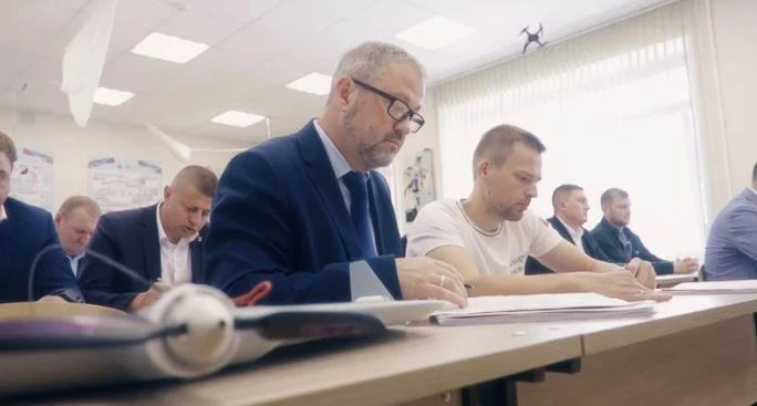 Сегодня вице-губернаторы, мэр Липецка, несколько министров и глав муниципальных округов вступили в м