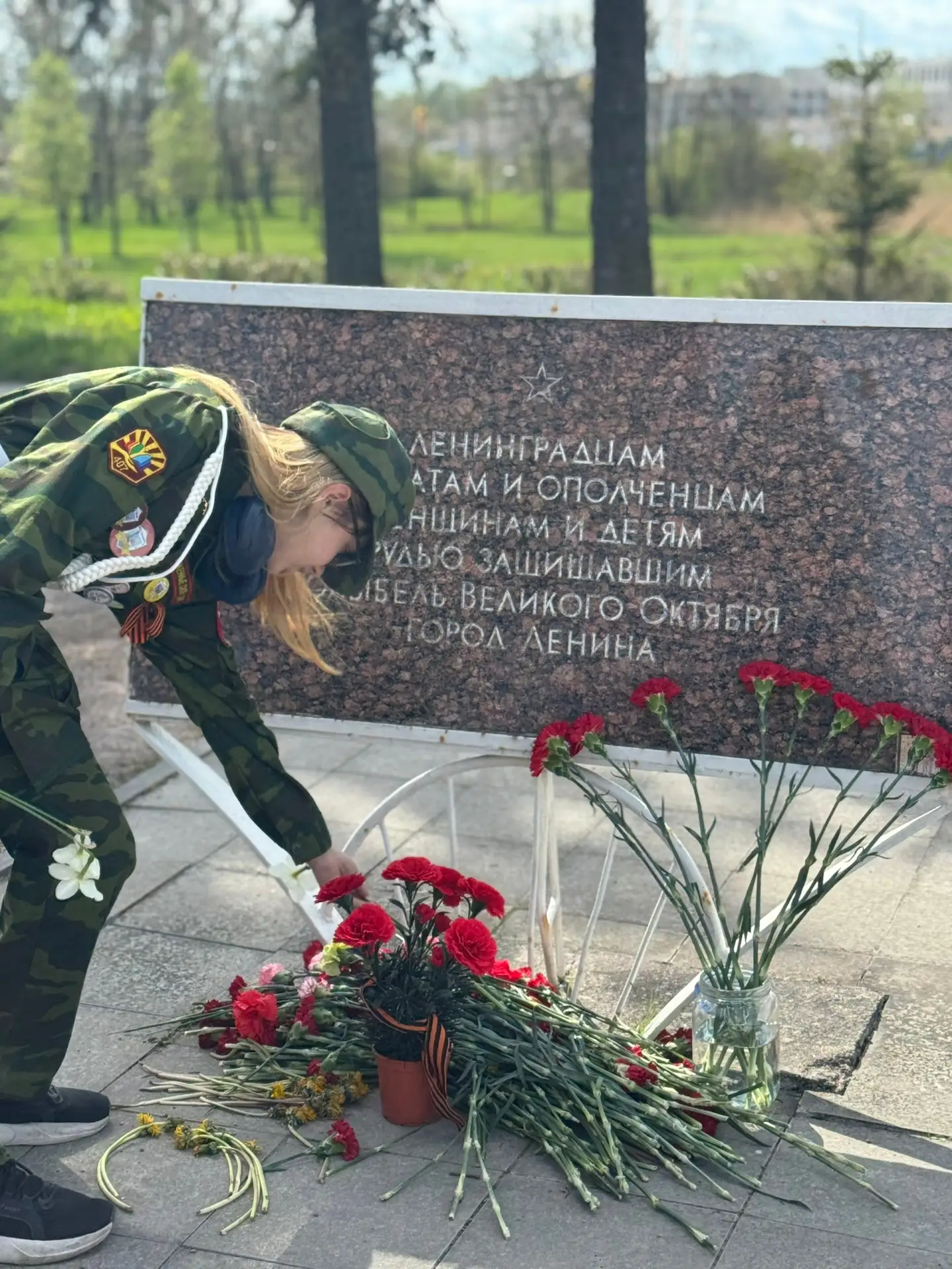 🚌 6В за историей: три точки памяти на карте Победы 🕯️  12 мая наш 6В класс вместе с классным руковод