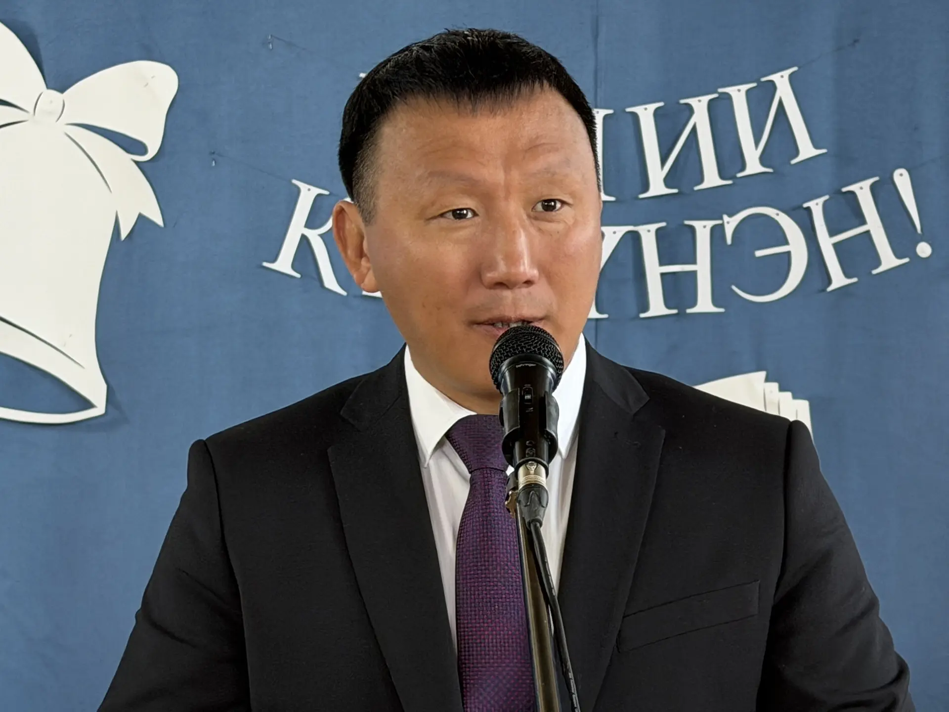 🔹Бүгүн, Дьабыыл нэһилиэгэр Николай Васильевич Петров аатынан орто оскуолаҕа кэлэн Били...