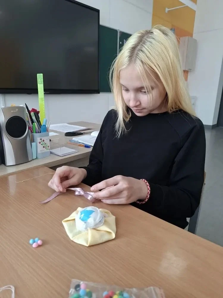 📣На этой неделе досуг и творчество с психологом прошли в формате шитья интерьерных сувениров. 🧵✨ Так