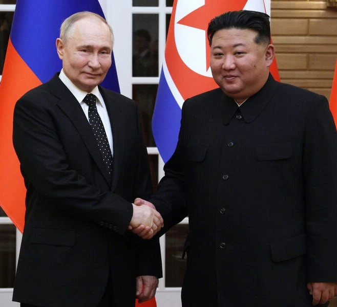 🇰🇵 #КНДР Ким Чен Ын поздравил Путина с Днём России:

📍«Председатель Государственных дел Корейской