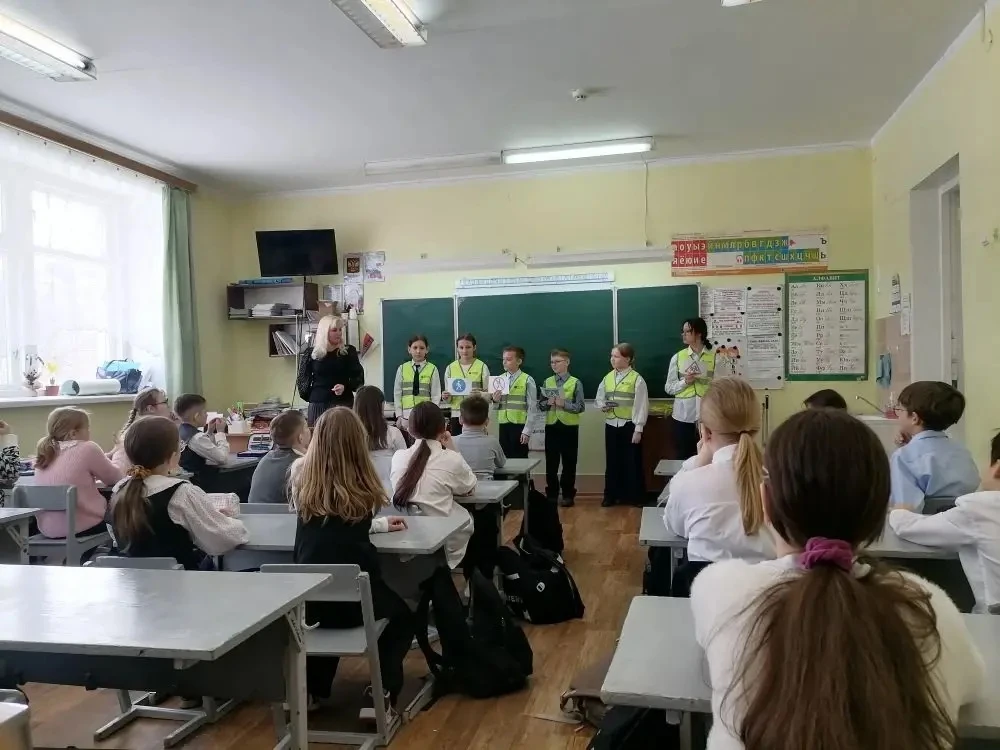 Акция «По правилам безопасно!»🚦  В рамках профилактической акции «По правилам безопасно» команда юны