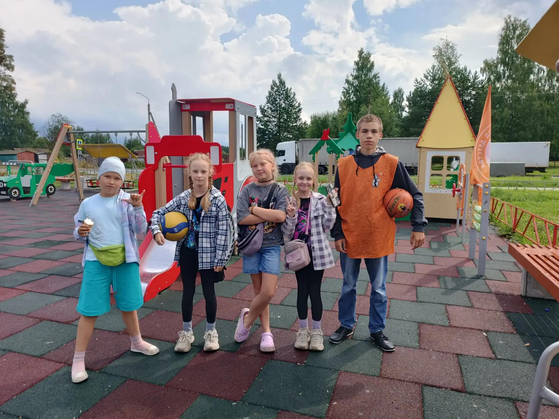 ☀️И вновь площадка "Город детства" ждёт юных друзей, чтоб весело и с пользой провести лето! 🎈

В Мо