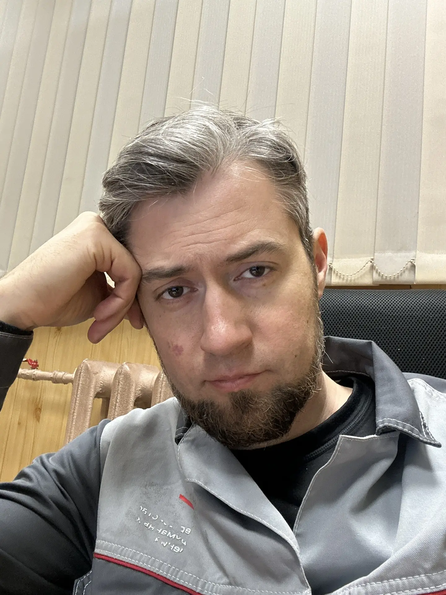 Это конфликт интересов🤔  Мне нравиться вести блог и я работаю на заводе в металлургическом цеху. 🏭  