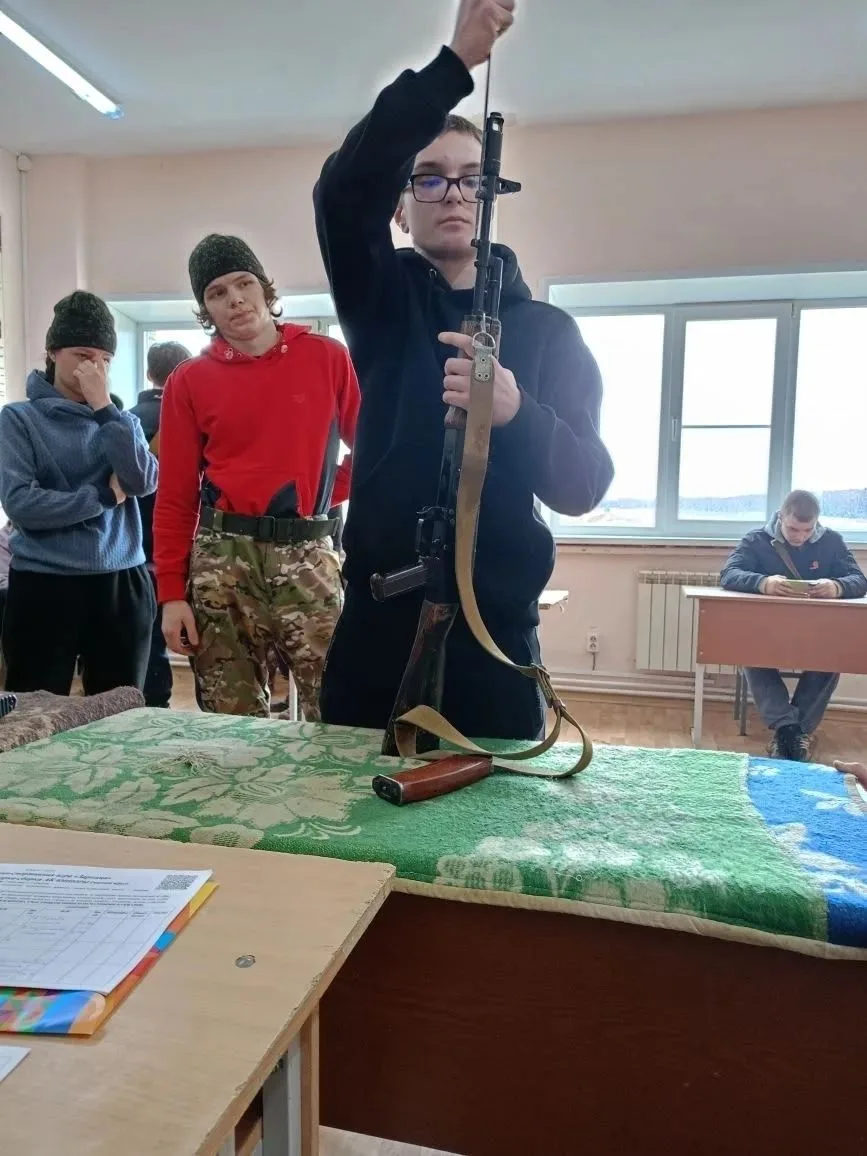 Легионер лучший 18 апреля команда "Легионер" Центра образования – школы № 89 МОУ СОШ "ОК №35" принял