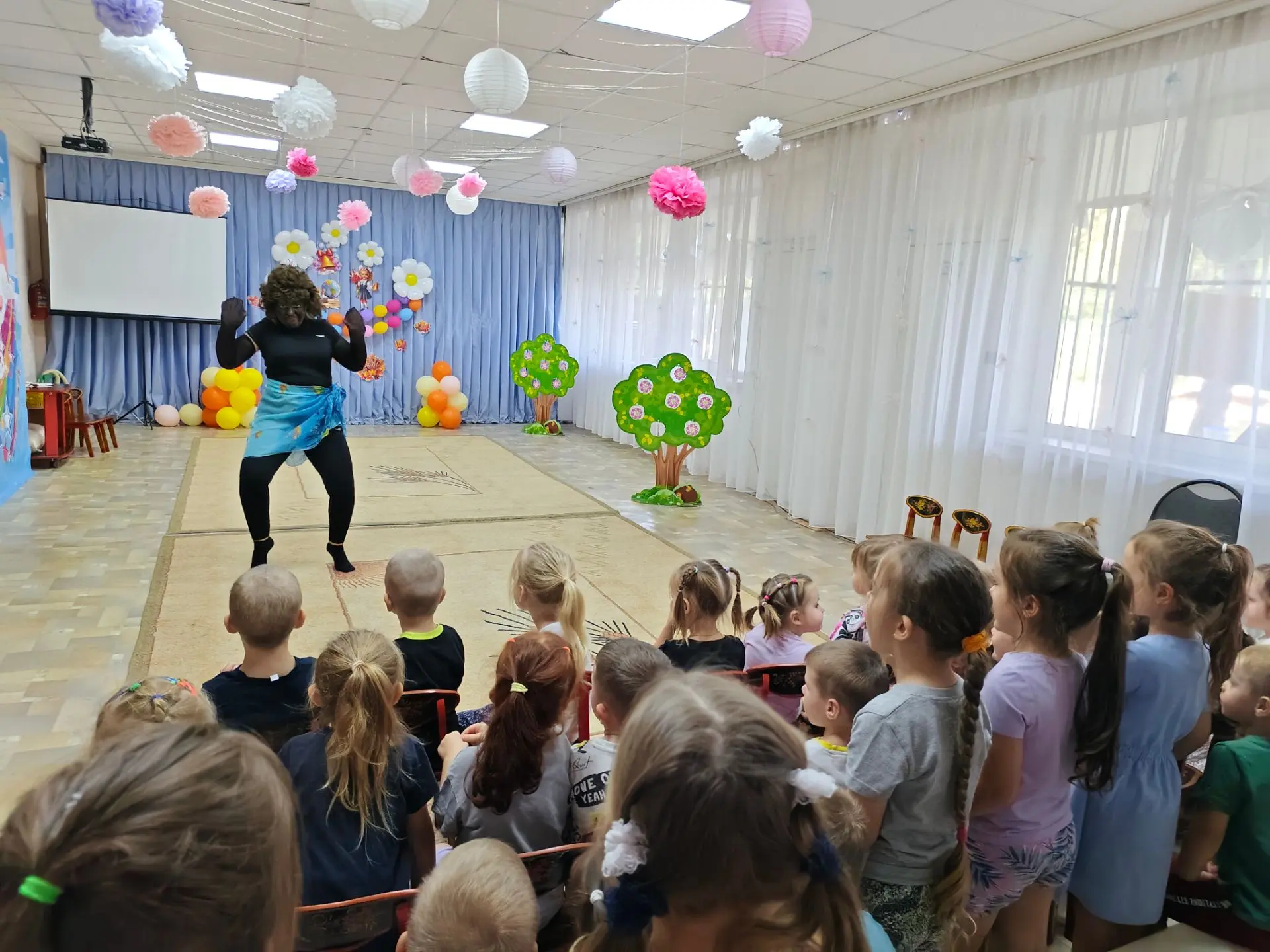 ☀Лето, прощаться с тобой совсем не хочется! Но наш детский сад устроил яркий праздник в...