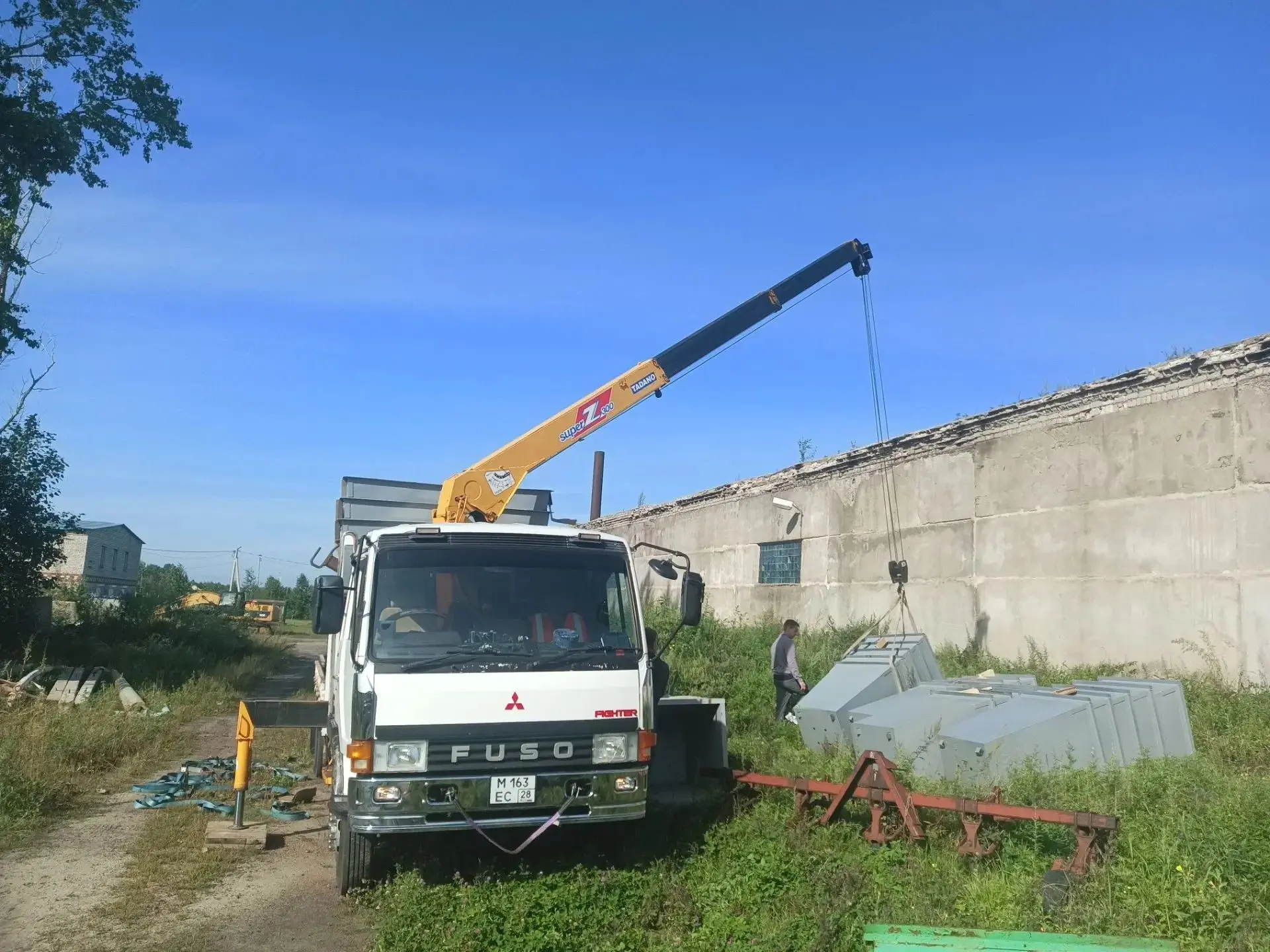 🏗️ В Октябрьский округ поступила партия новых мусорных контейнеров