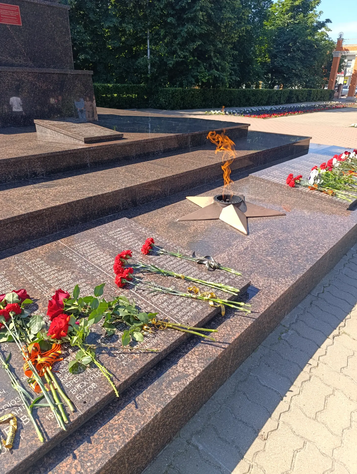 ✨Сегодня, в День памяти и скорби, мы собрались у Вечного огня и памятника советским воинам, чтобы ск