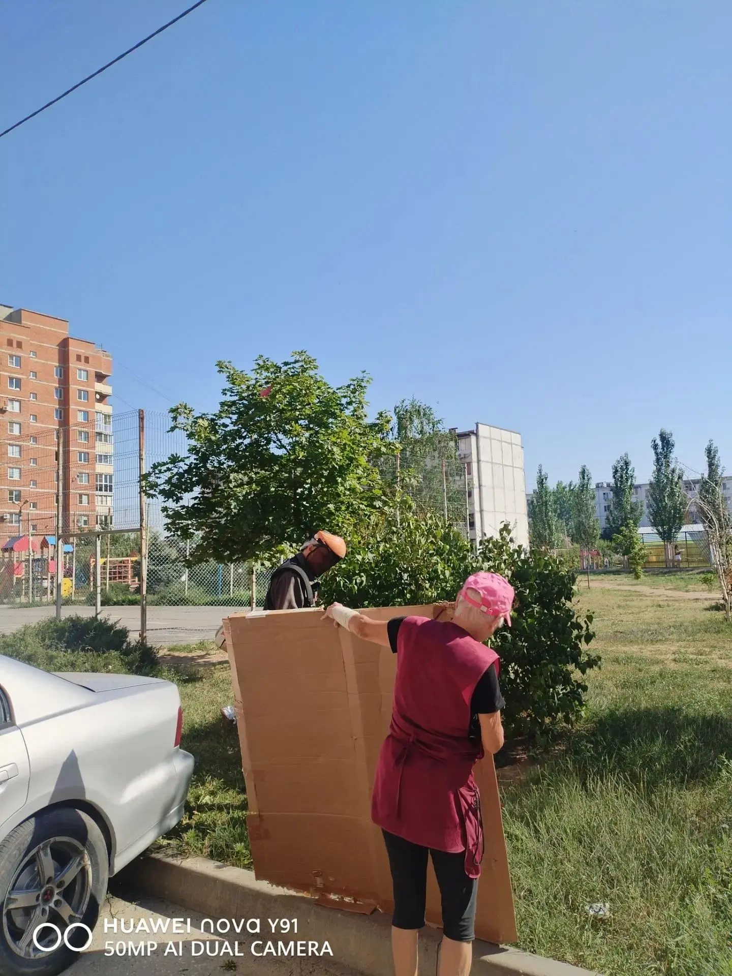 Лето для сотрудников управляющей компании — это совсем не про отпуска и отдых. Это врем...
