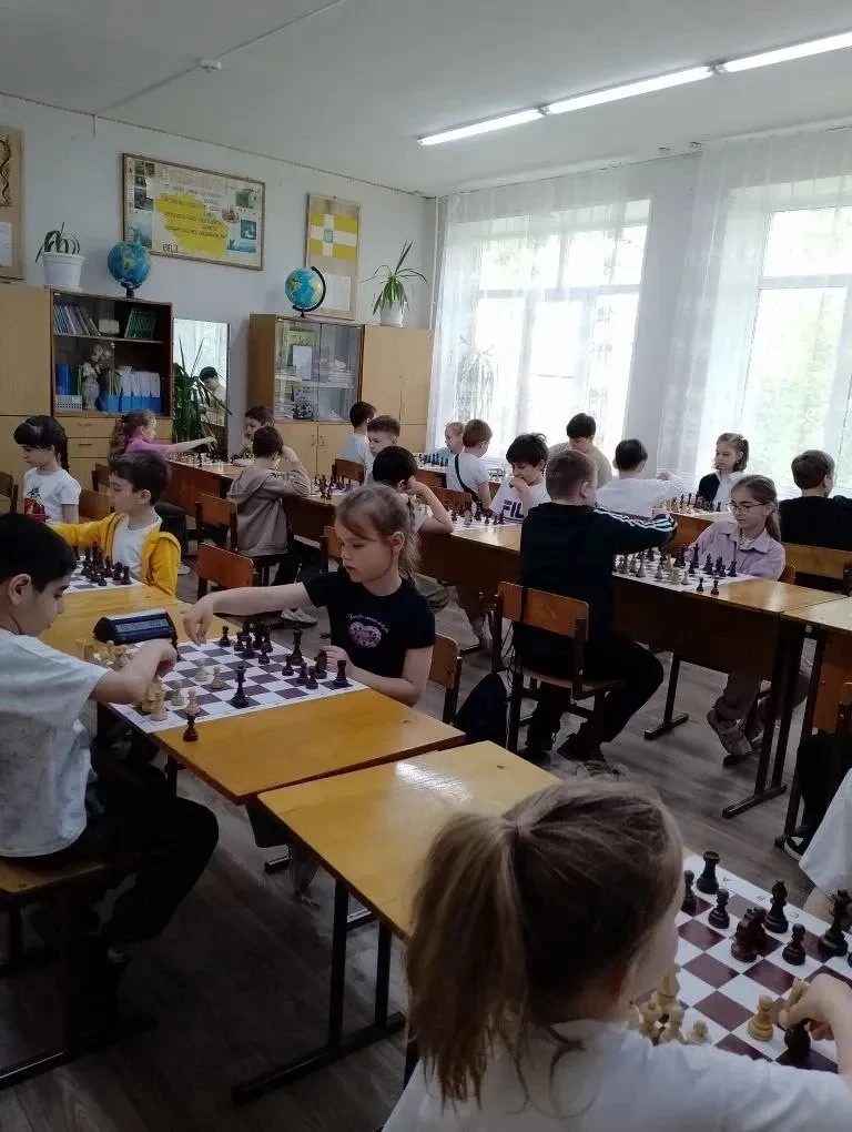 В лицее № 8 г. Будённовска прошли  соревнования по быстрым шахматам, посвящённые памяти Адиль-Гирея 