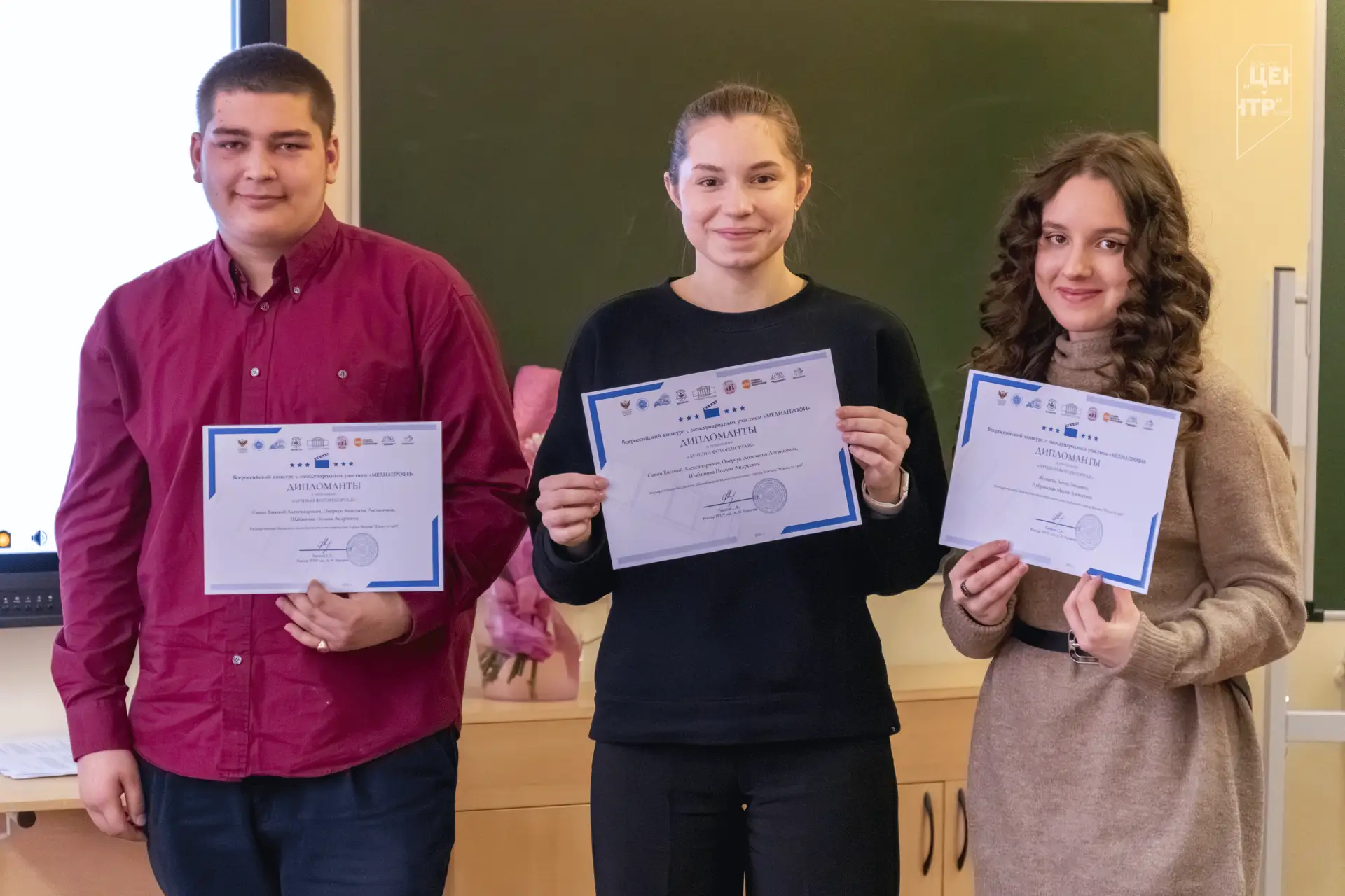 🌀 МедиаПрофи: всероссийское признание школьных подкастов и фоторепортажей!  📸 Для учеников медиаклас