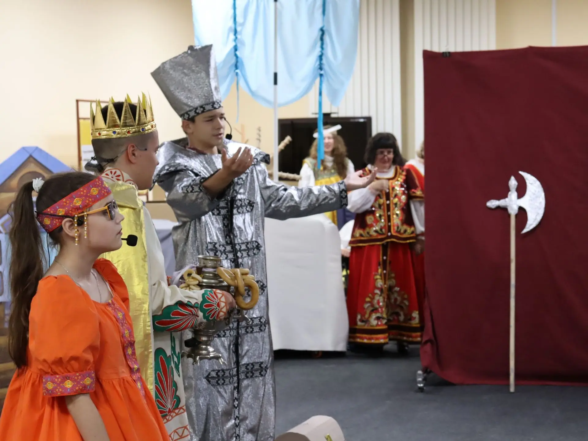 Лето уходит красиво под сказочные мелодии: шумно и театрально провожаем сезон 🎭