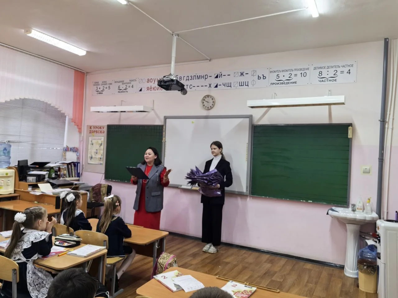 🐣➡️🦅 Сегодня в нашей школе состоялось особое событие — торжественное посвящение  учеников начальной 
