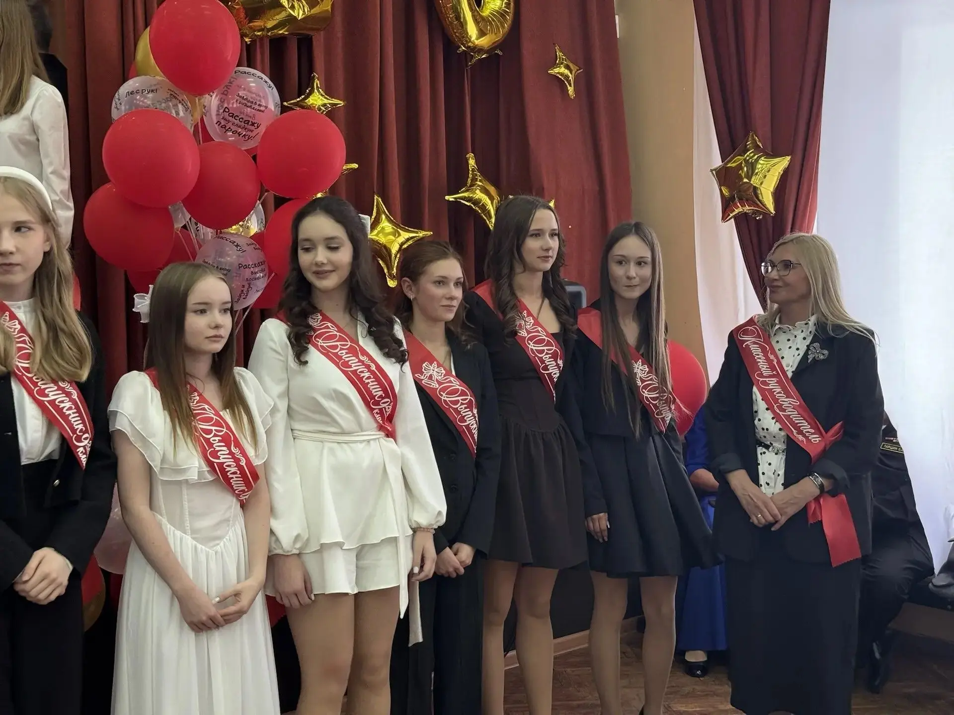🔔Вот и прозвенел последний звонок для наших 9-классников!  Сегодня для ребят завершился важный этап 