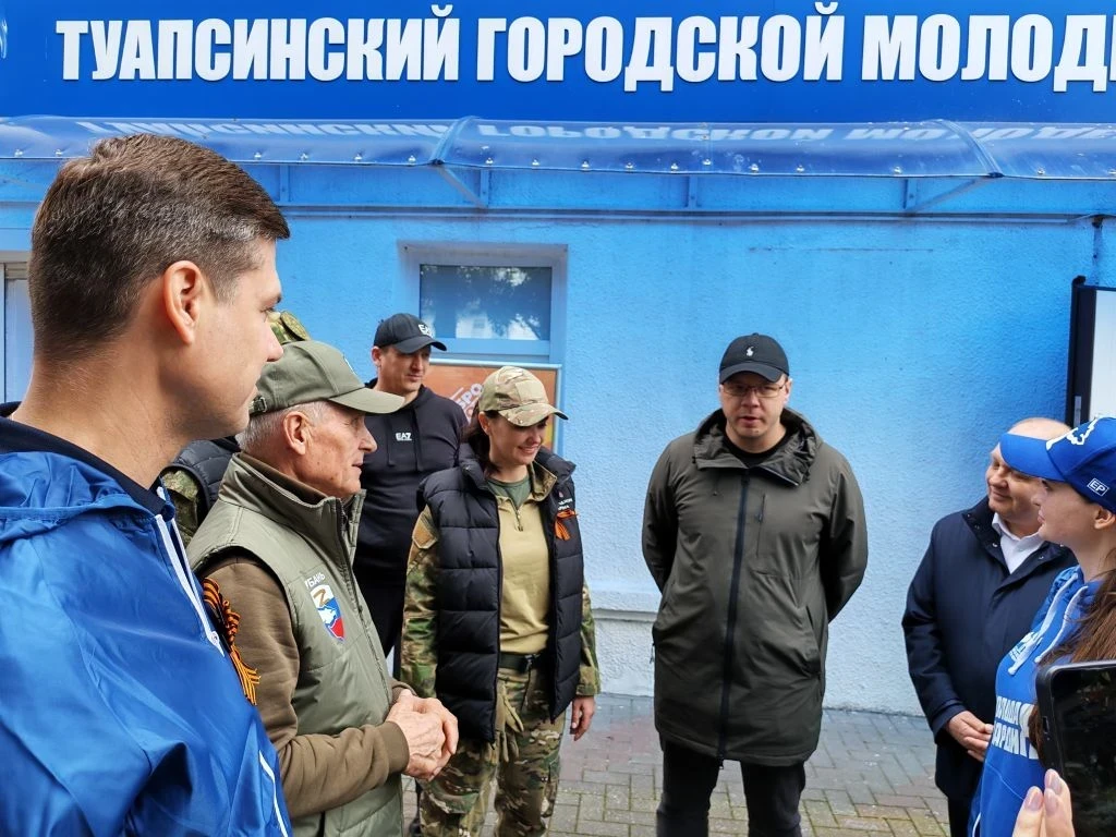 «Единая Россия» доставила гуманитарную помощь штабу #МЫВМЕСТЕ в Туапсе 🤝  Волонтёрам передали продов